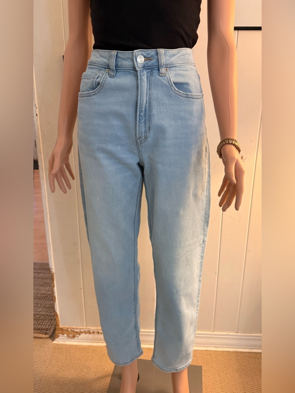American Eagle Outfitters Light Blue Stretch, Mom Straight Jean, Sz 6R